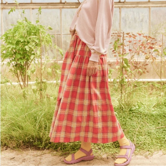 THE GREAT. the highland skirt in lake house plaid - Picture 3 of 7